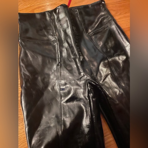 Spanx faux patent leather leggings - Picture 3 of 5